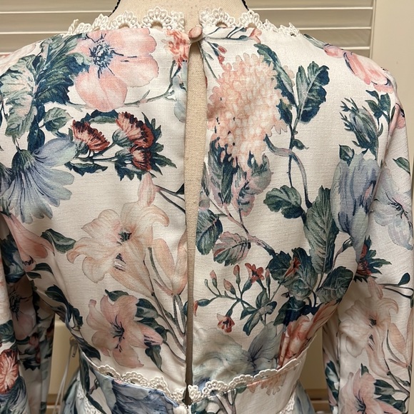 142. Luxxel No Love Lost Floral, Crochet Romper with Pockets, Size Large, NWT - Picture 14 of 17